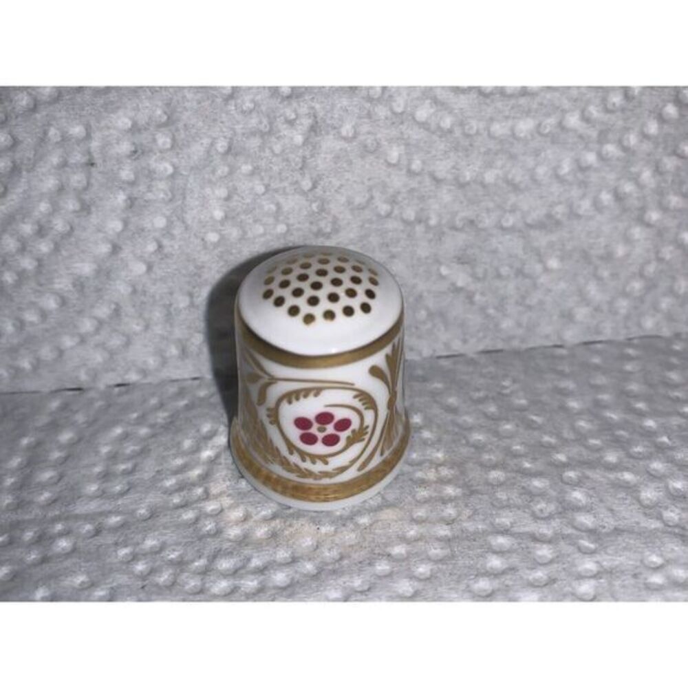 Thimble Marked 'Minton Bicentenary Fine Bone China 1993 Royal Doulton'